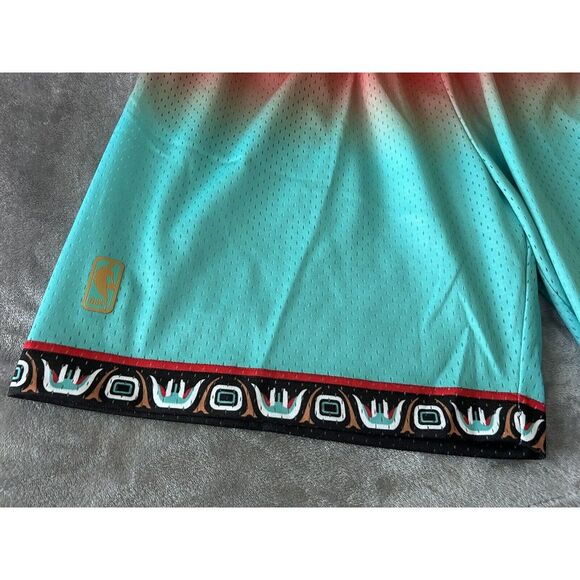 Mitchell & Ness Mens XXL Vancouver Grizzlies Memphis Fadeaway Swingman Shorts - Picture 3 of 9